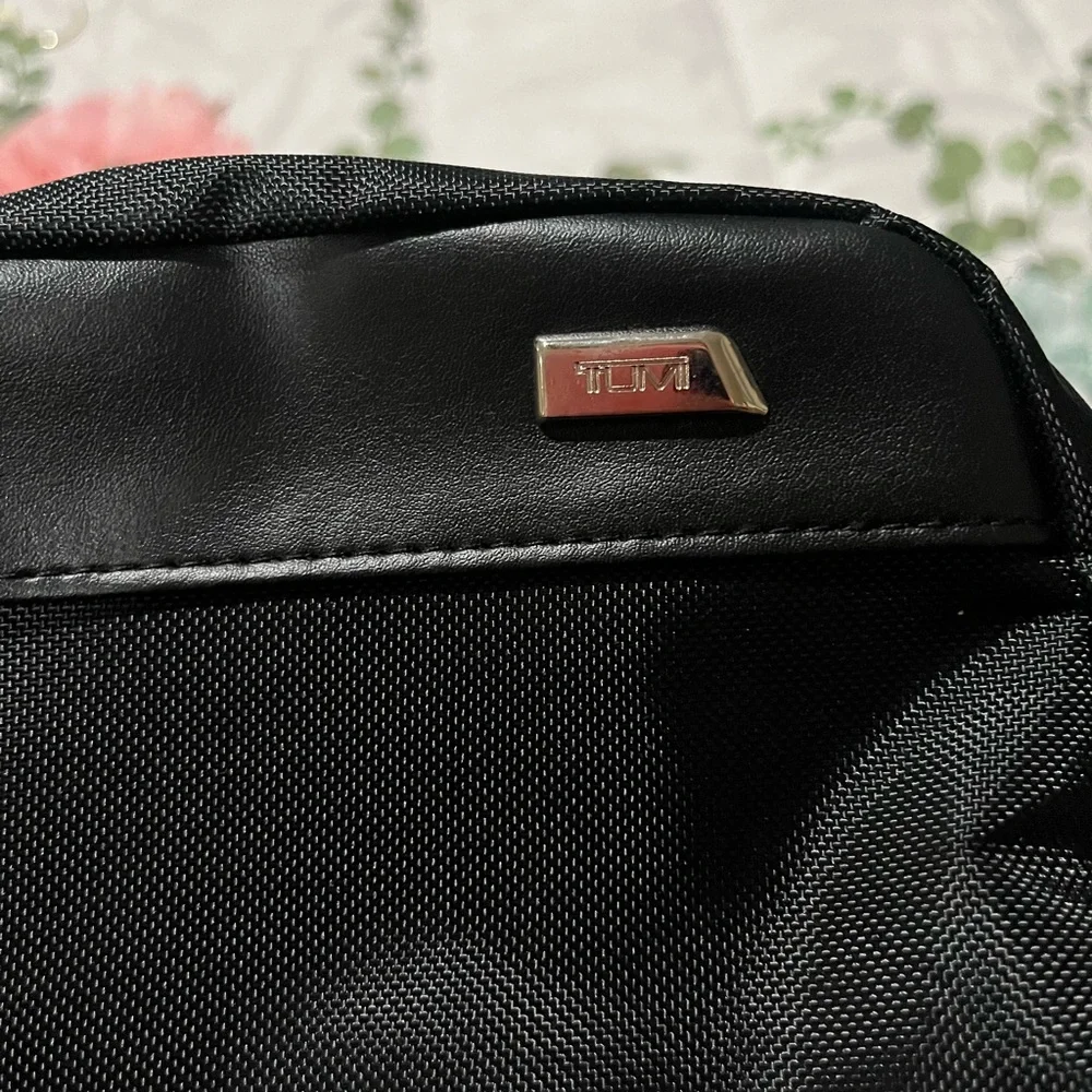 Tumi x delta travel toiletry zip‎ pouch